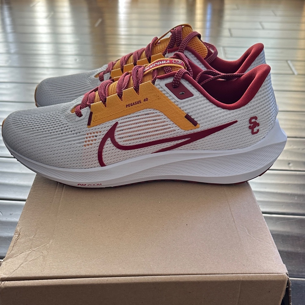 ✌️New!!Nike Zoom Pegasus 40 White Red Gold Sneakers USC Size Mens 9/ Womens 10.5